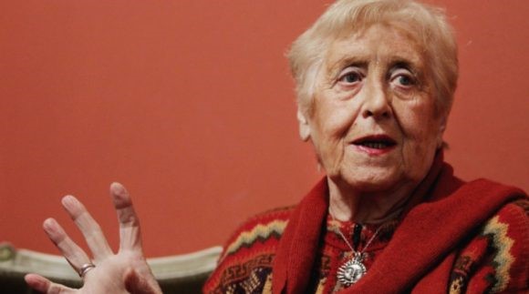 And it is enough to see the immense Fidel by your side in endearing photographs full of a fraternal complicity, typical of those who walk the same cornices and the same trenches, to understand that you have lived and live among giants as one more. So today, on this new birthday, dear Stella, I want to pay you my little tribute full of gratitude and admiration for having made me better so many times and honoring me with your love. Precious gem that the militancy gave me undeservedly. Tribute that - I am sure - each comrade and comrade of the REDH will allow me to extend it, because no one doubts your revolutionary integrity and your instructive charisms. Happy New Year of your life always bright, always tireless, always a teacher. And sorry for so much sincerity.