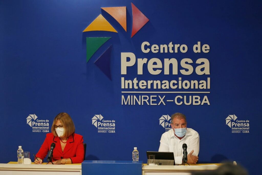 HAVANA, Cuba, Oct 19 (ACN) Starting next November 7, Cuba will eliminate the compulsory quarantine of international travelers upon arrival in the country, Juan Carlos Garcia Granda, Cuban minister of tourism, announced today in Havana. At a press conference, the minister announced that as from November 15, the date established for the opening of borders in the Caribbean island, PCR on arrival to the national territory will also be eliminated. All travelers must present a health passport or international anti-COVID-19 certificate of those vaccines certified by the corresponding regulatory agencies, and those who do not have either, are required to present a negative PCR no more than 72 hours prior to travel, carried out in a certified laboratory, he said. International Health Control personnel will randomly take PCR samples at the airport, the minster added, and those arriving in the country will be required to present the Traveler's Health Declaration. Garcia Granda explained that children under 12 years of age will be exempted from presenting a vaccination schedule or PCR test. In the case of Cubans residing in the country, they are required to report to their family doctor's office or health area within 48 hours of their arrival. Cuban official pointed out that Turkish Airlines reestablished travel frequencies to Havana and there is currently air connectivity through regular airlines that have historically flown to Cuba, such as Air France, Iberia, Air Europa, and charters with Evelop. Cubana de Aviacion will soon resume its traditional routes to the markets of Argentina and Spain. Minister of tourism commented that Cuba has requests to come to the country from Canada and the United States, also from the United Kingdom and other European countries, as well as from Mexico, Panama and the Dominican Republic. Russia continues operating and plans to grow for the winter season, and travel from different cities in that country to Cuba has been authorized. Regarding domestic tourism, Varadero will open its doors as from Monday, October 25, and as from November 15, nationals can fully enjoy the country's tourist offer.