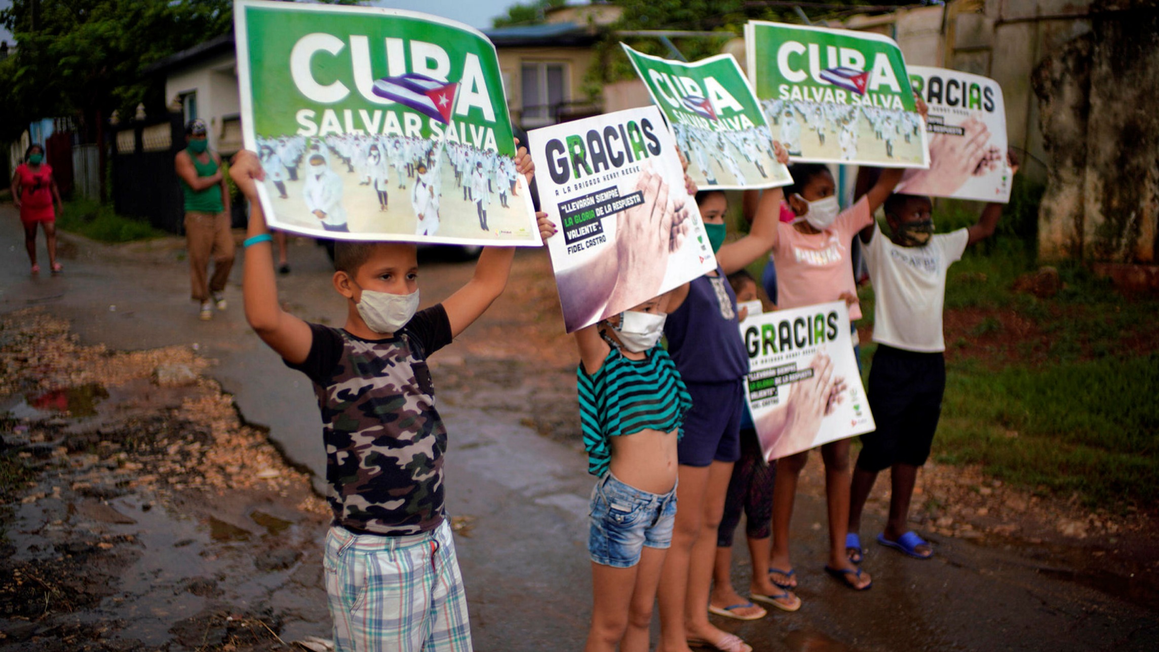 The World Health Organization (WHO) on Friday classified variant B.1.1.529 of SARS-CoV-2, recently detected in South Africa, as "of concern" and warned that it can spread more rapidly than other forms. Several countries have already announced or are studying the ban on flights to and from southern Africa due to the detection of the new variant.